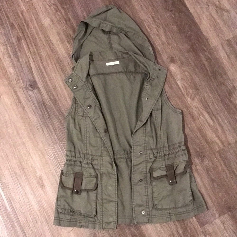 Maurice’s army green XS hoodied vest.